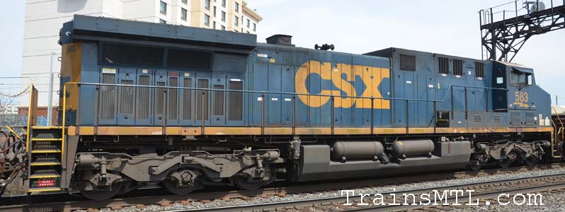 Locomotive CSX583 right side / coté droit